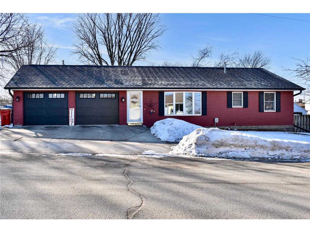 14 1st Avenue NE Altura MN 55910 7018326 image1