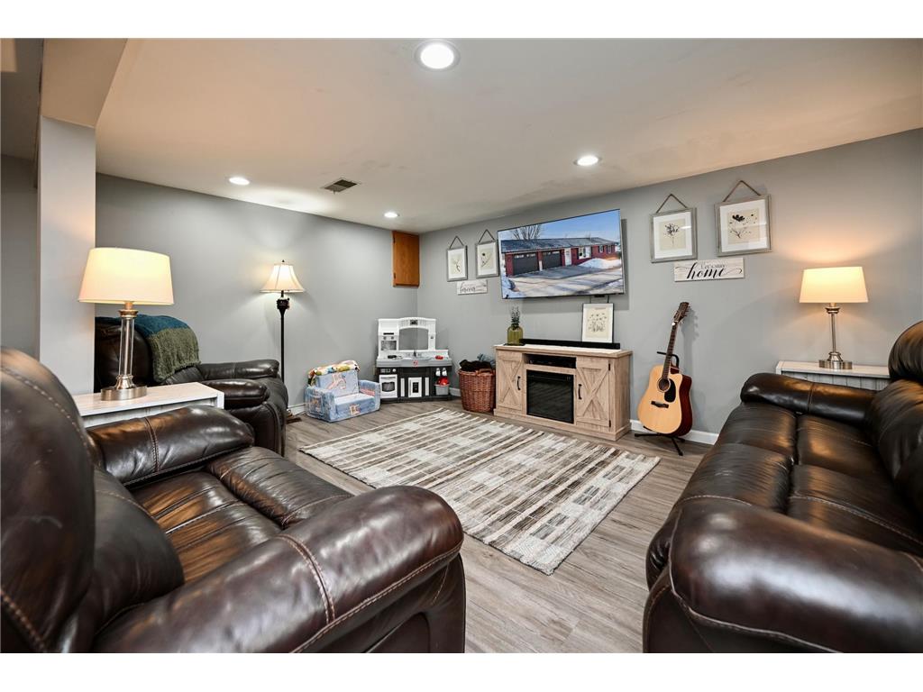 14 1st Avenue NE Altura MN 55910 7018326 image12