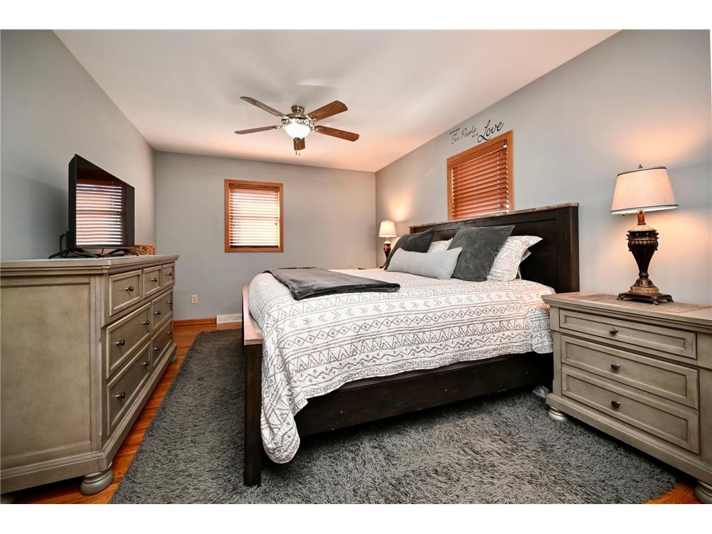 14 1st Avenue NE Altura MN 55910 7018326 image9