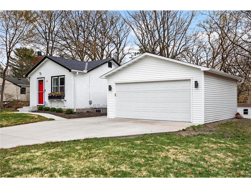 140 Hickory Street Mahtomedi MN 55115 7045433 image3