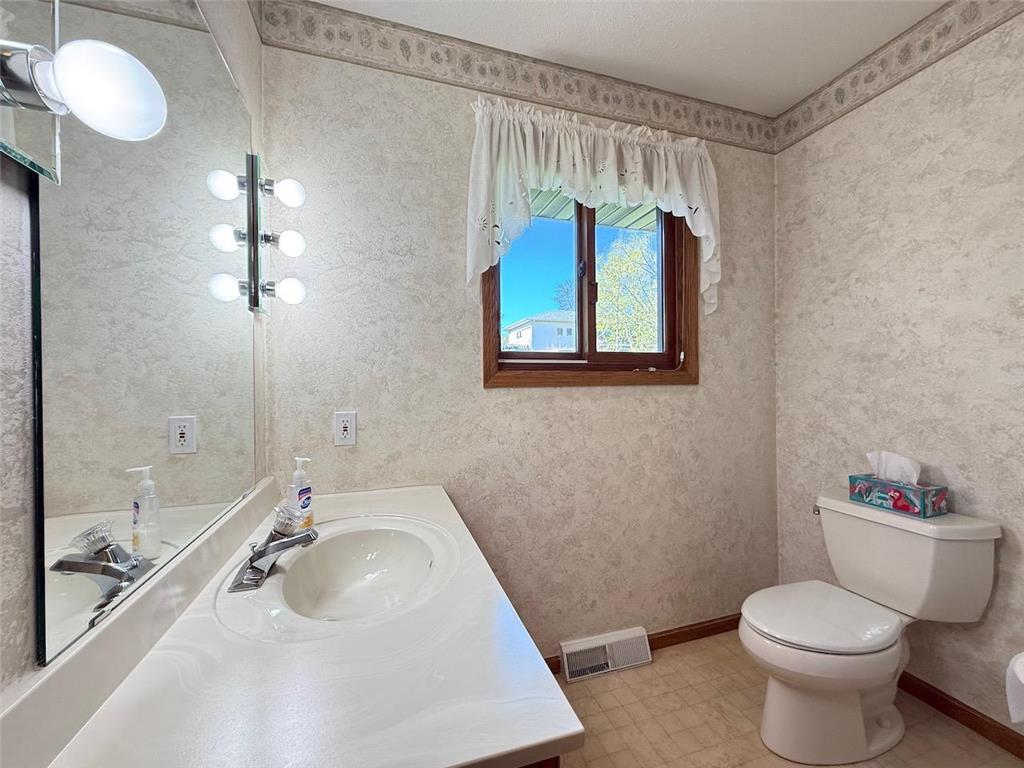 1400 S Cascade Street Fergus Falls MN 56537 7073338 image17