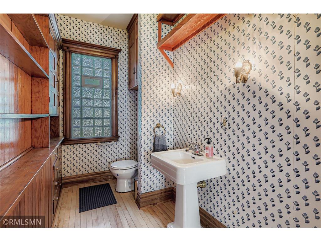 1401 Fremont Avenue N Minneapolis MN 55411 6791443 image13