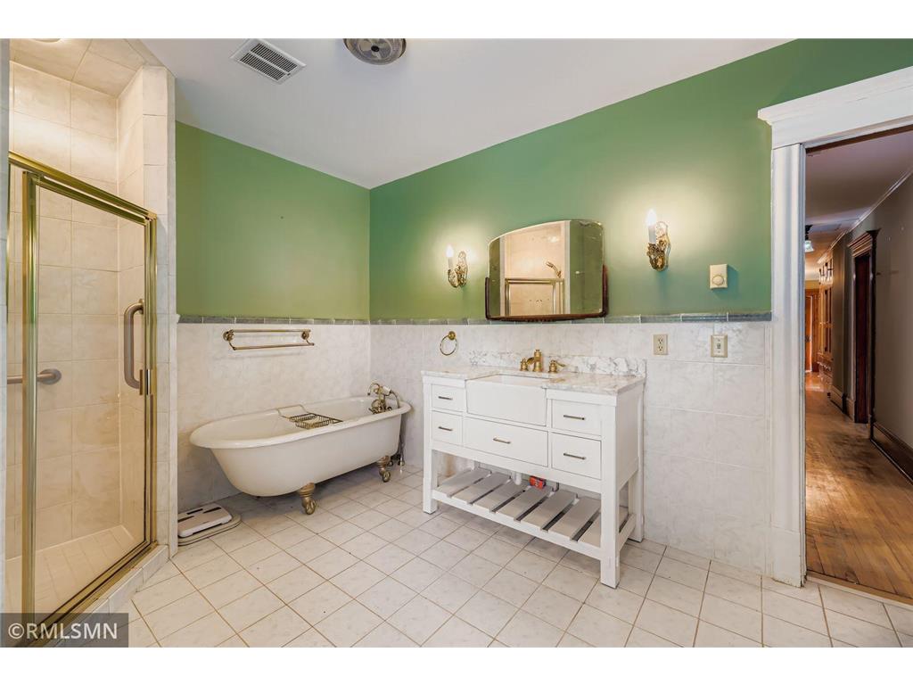 1401 Fremont Avenue N Minneapolis MN 55411 6791443 image19