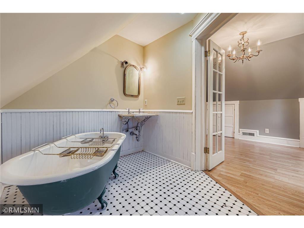 1401 Fremont Avenue N Minneapolis MN 55411 6791443 image24