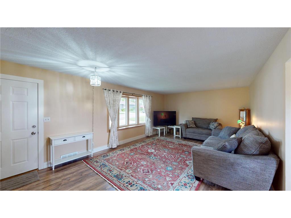 1402 Marie Avenue Albert Lea MN 56007 7103204 image3