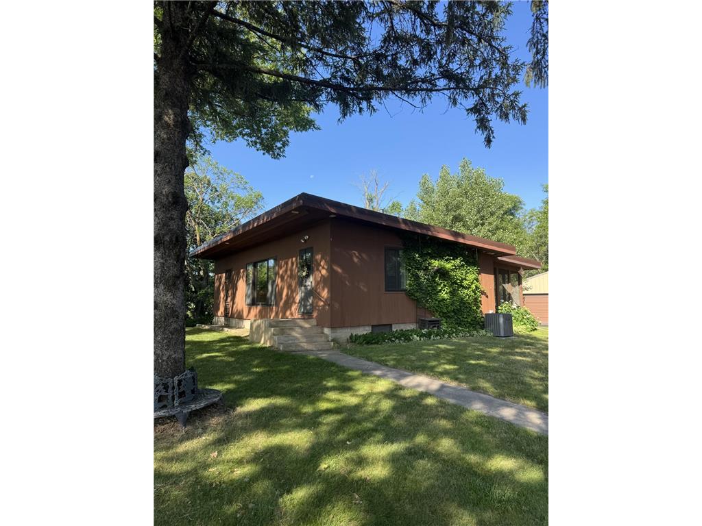 1402 N Mckay Avenue NE Alexandria MN 56308 7093034 image2