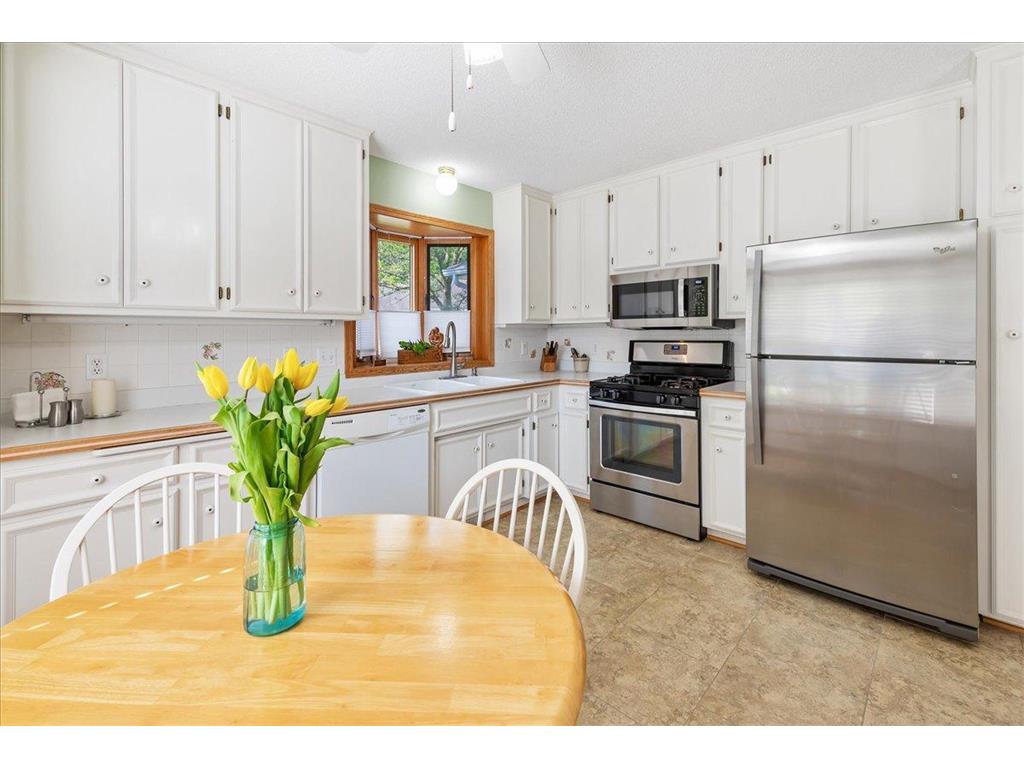 14025 Essex Court Apple Valley MN 55124 6394833 image1