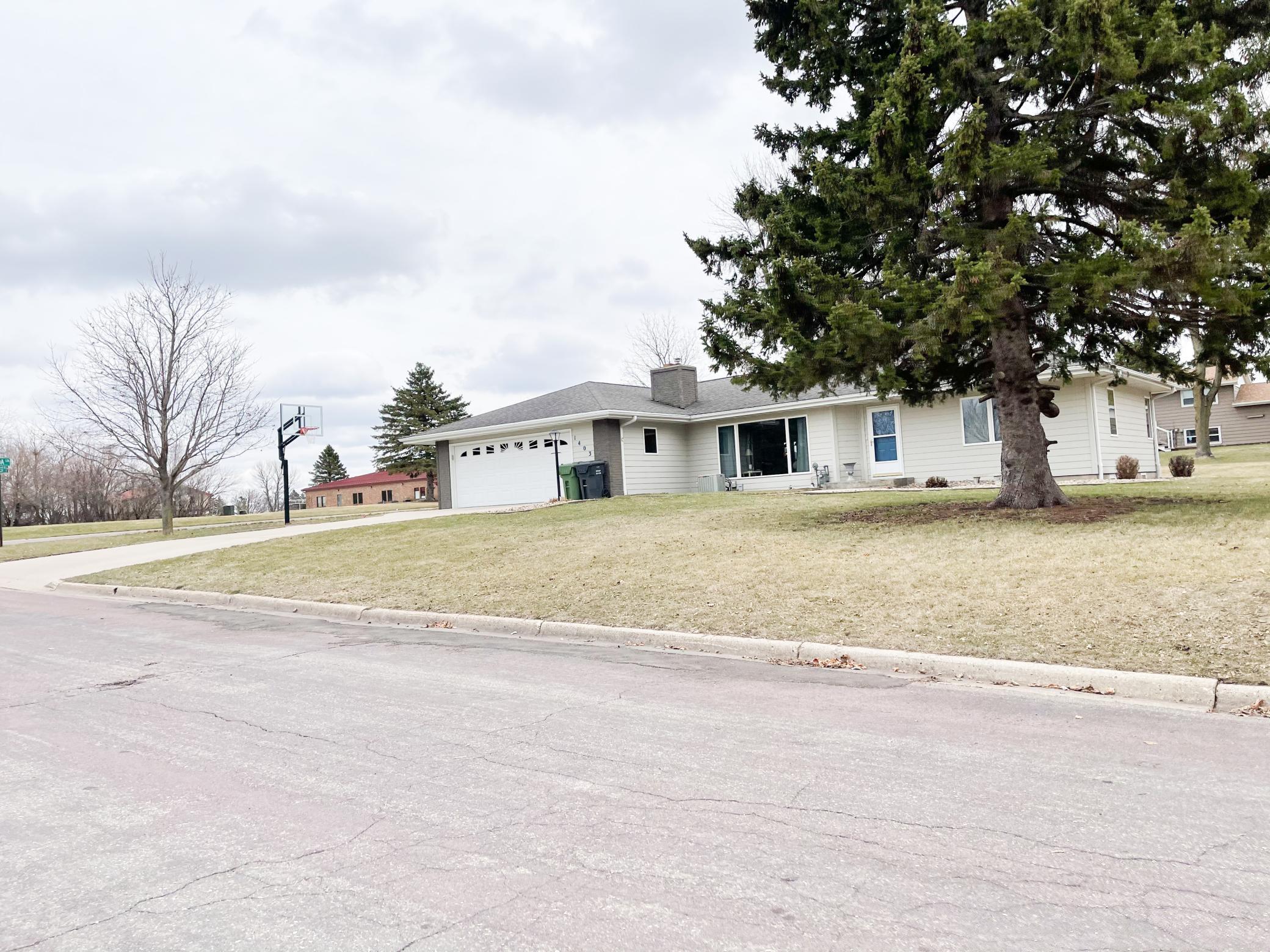 1403 Hillcrest Avenue, Worthington, MN 56187 MLS 5767256 Edina Realty