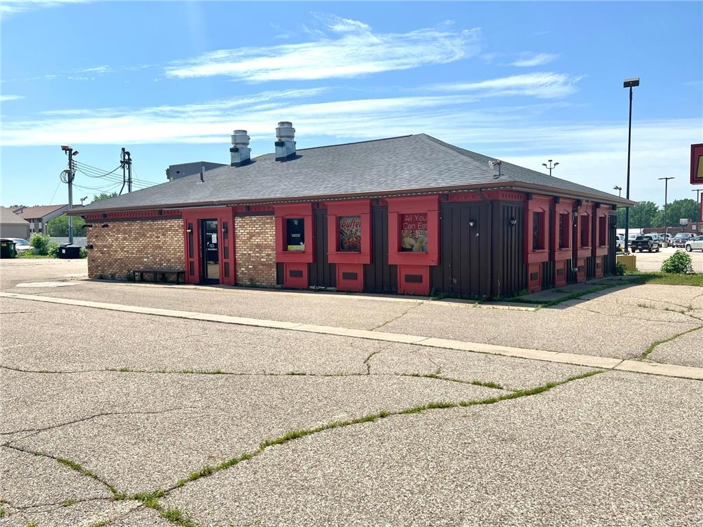 1404 E College Drive Marshall MN 56258 6222912 image1