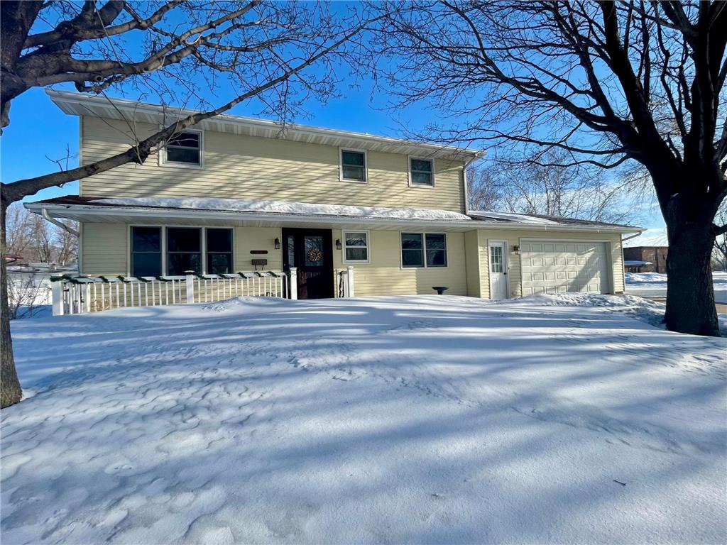 1404 Eckerson Drive, Worthington, MN, 56187 MLS 6343740 Edina Realty