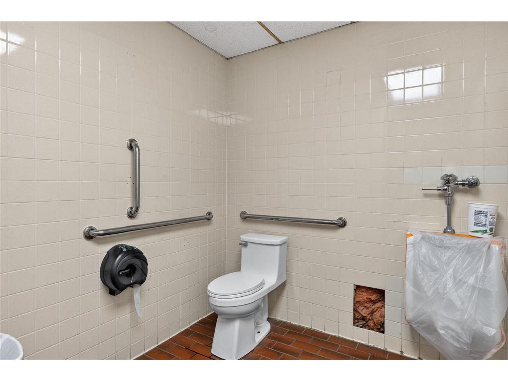 1405 E Lake Street Minneapolis MN 55407 7061743 image11
