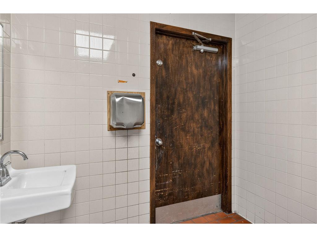 1405 E Lake Street Minneapolis MN 55407 7061743 image12