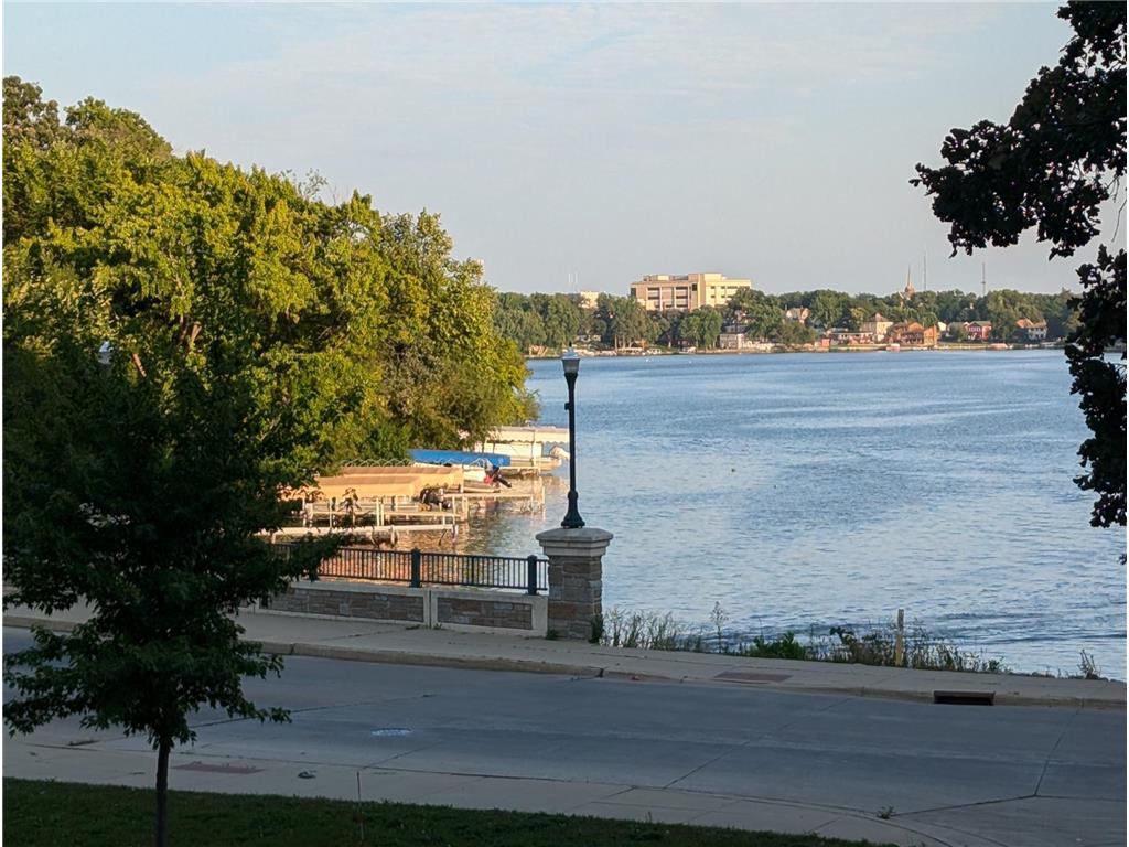 1405 Oakwood Drive Albert Lea MN 56007 - Fountain 6588777 image1