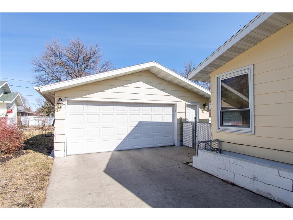 1406 24th Avenue S Moorhead MN 56560 7043061 image2