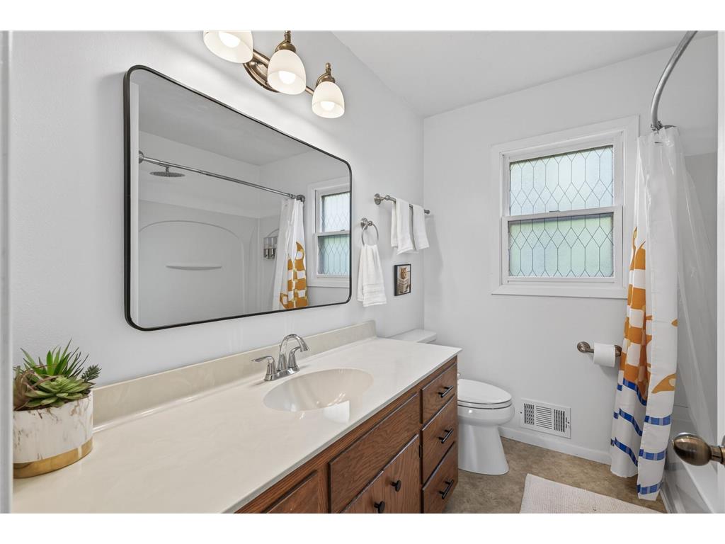 1406 Division Street Hopkins MN 55343 7084357 image15