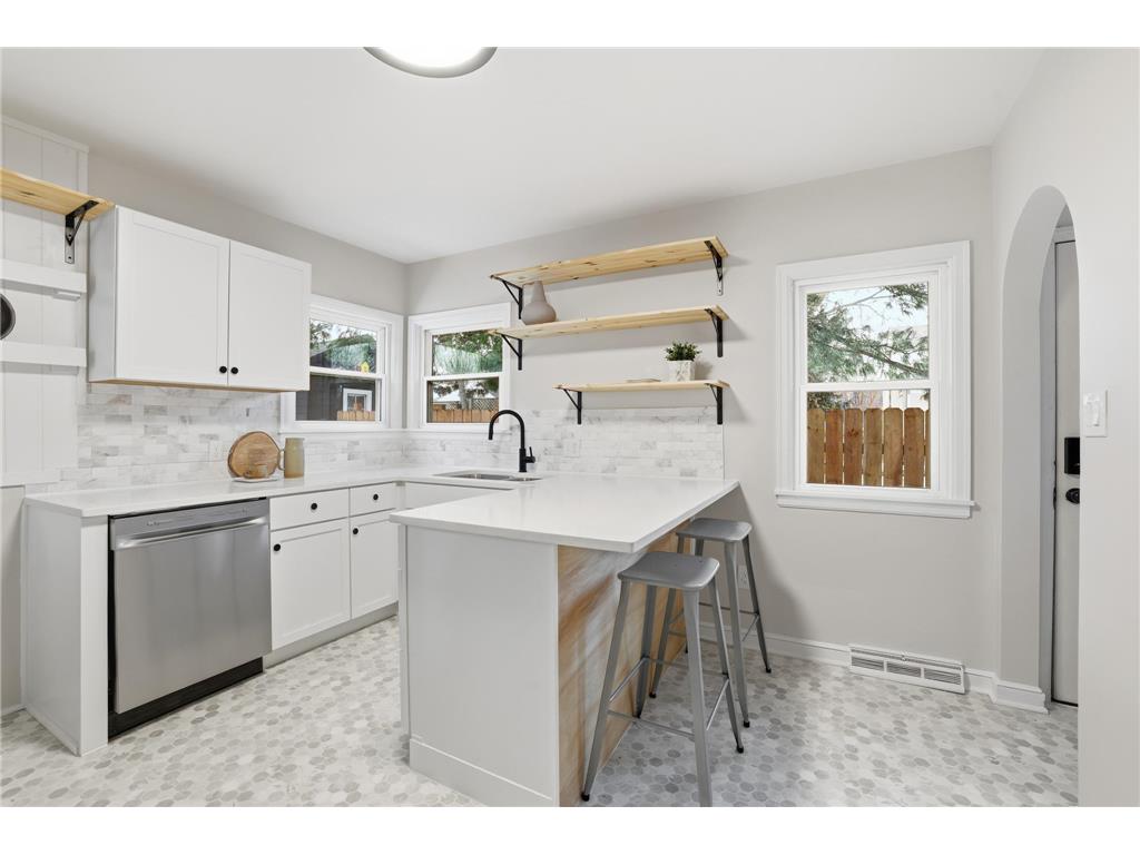 1406 Furness Parkway Saint Paul MN 55119 7008887 image11