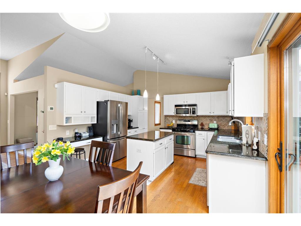 1409 Earle Way Burnsville MN 55306 7061416 image11