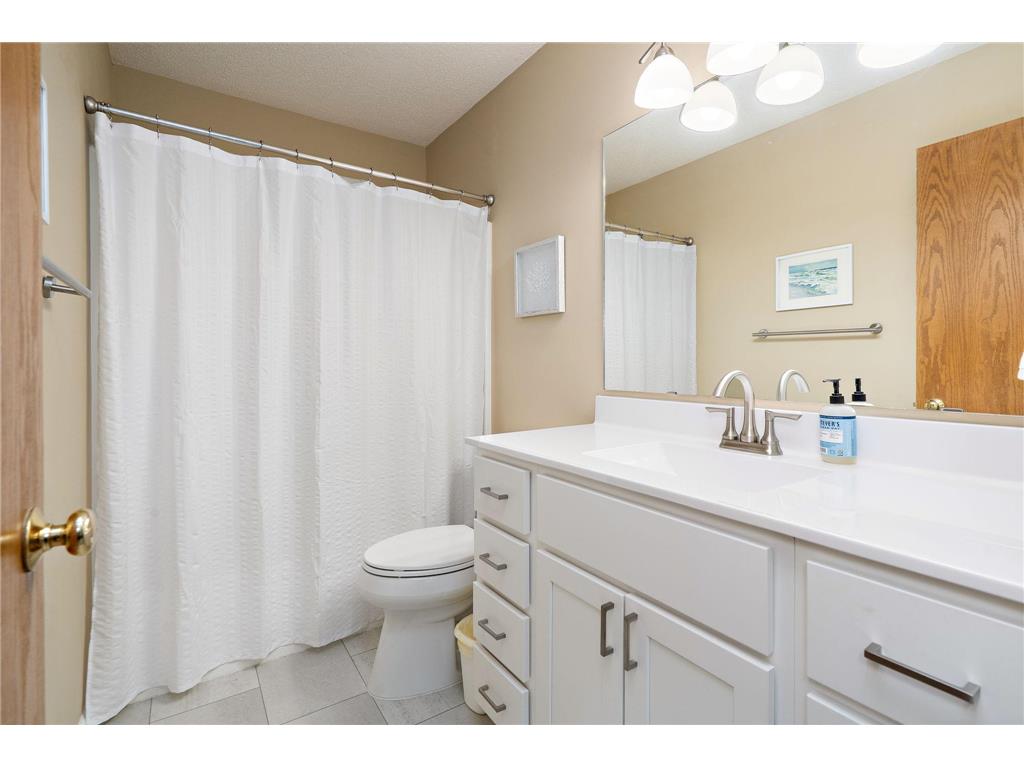 1409 Earle Way Burnsville MN 55306 7061416 image19
