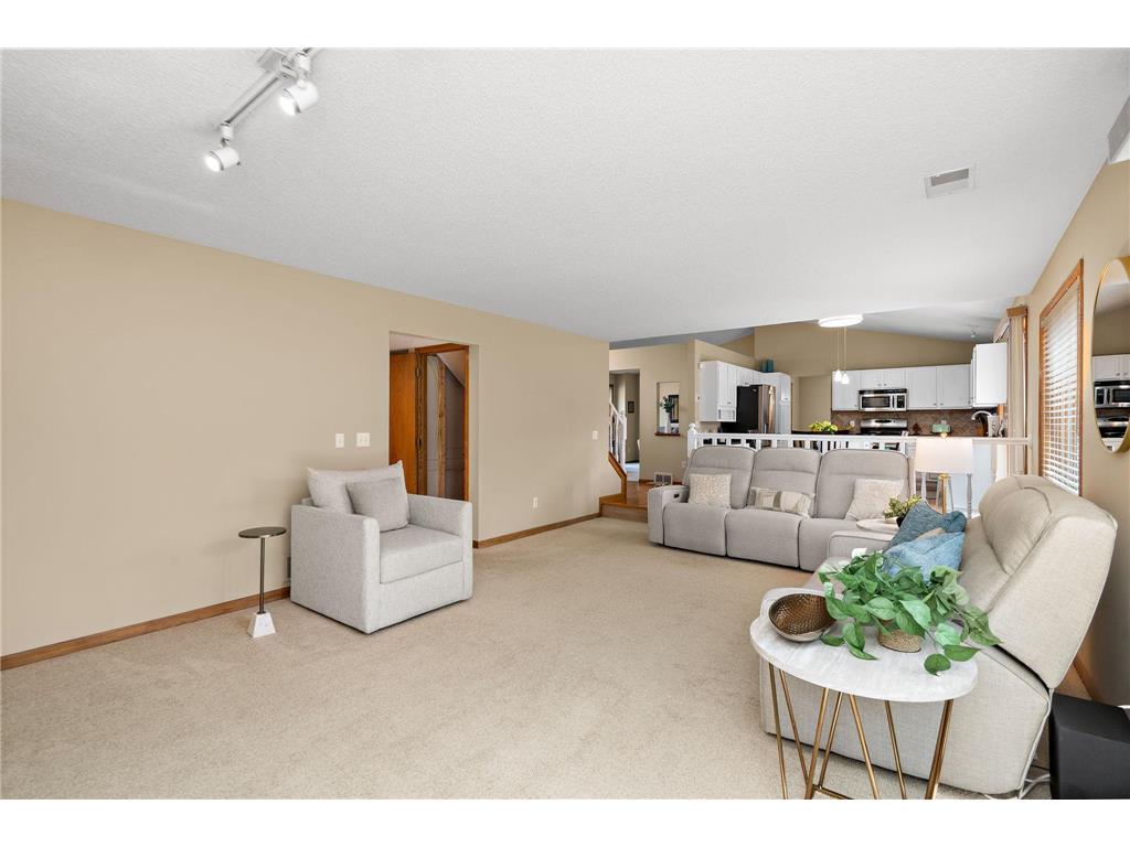 1409 Earle Way Burnsville MN 55306 7061416 image6