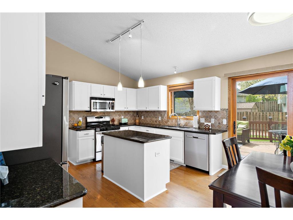 1409 Earle Way Burnsville MN 55306 7061416 image8