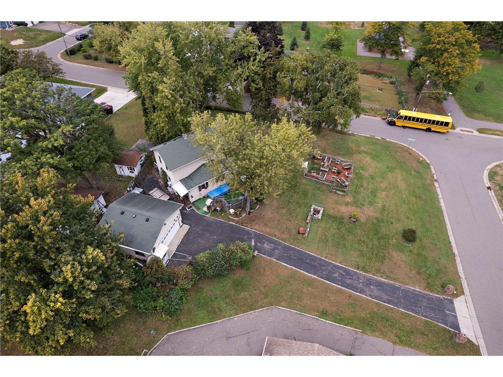 1409 Hillsboro Avenue N Golden Valley MN 55427 7013908 image24