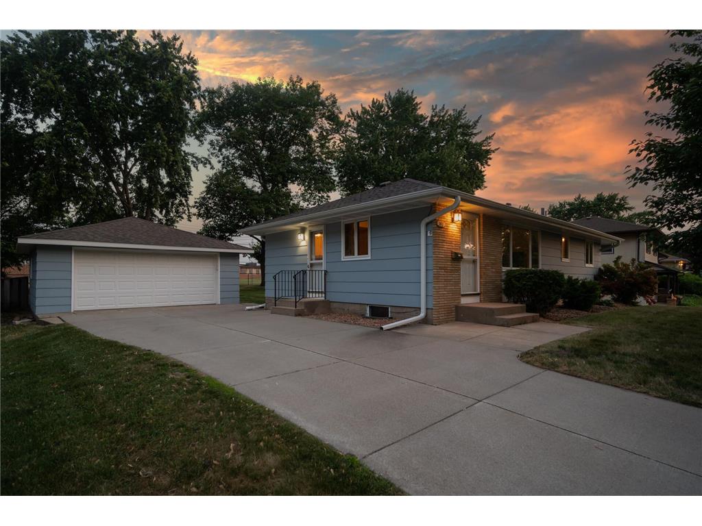 141 Maplewood Drive E Bloomington MN 55420 6400579 image1