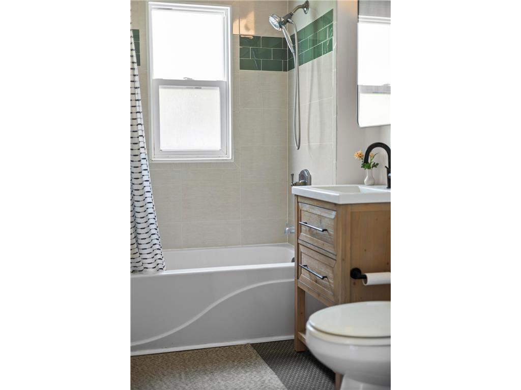 1411 Chelmsford Street Saint Paul MN 55108 7064775 image34