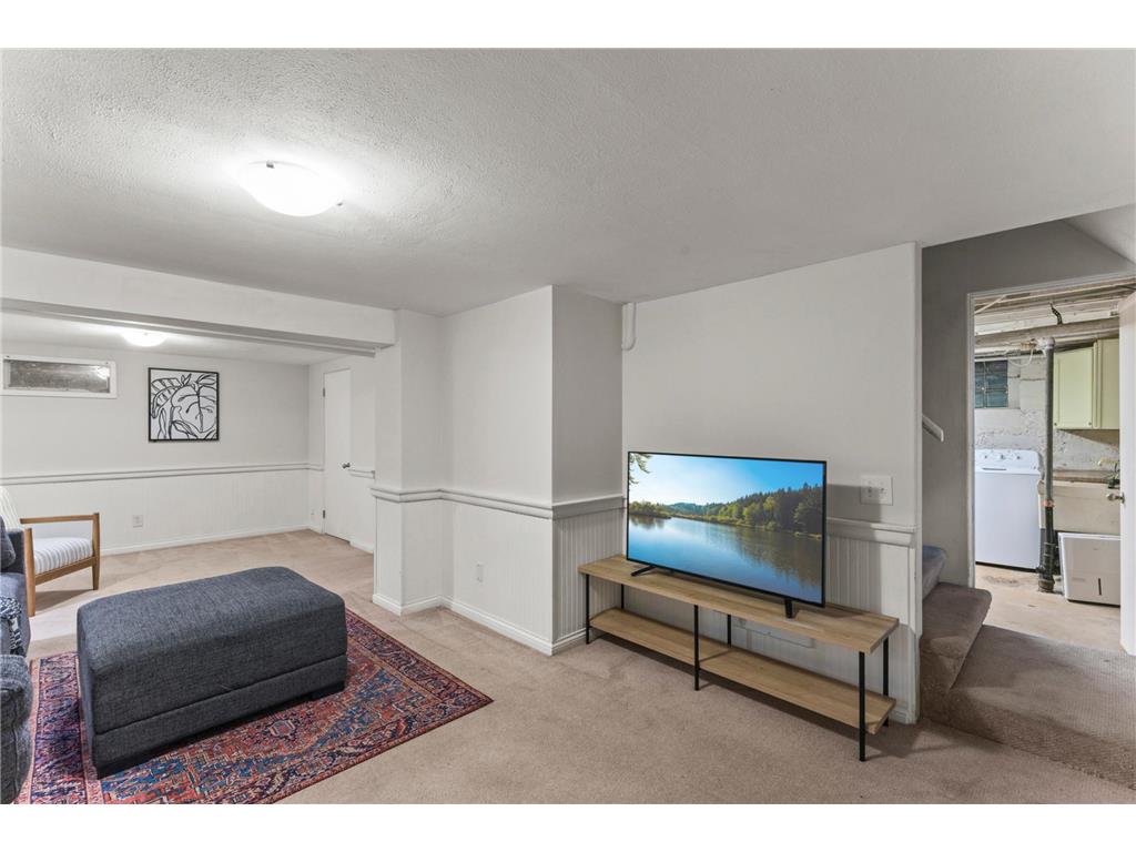 1411 Chelmsford Street Saint Paul MN 55108 7064775 image38