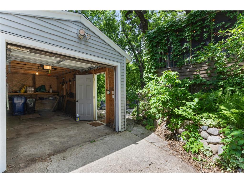 1411 Chelmsford Street Saint Paul MN 55108 7064775 image41