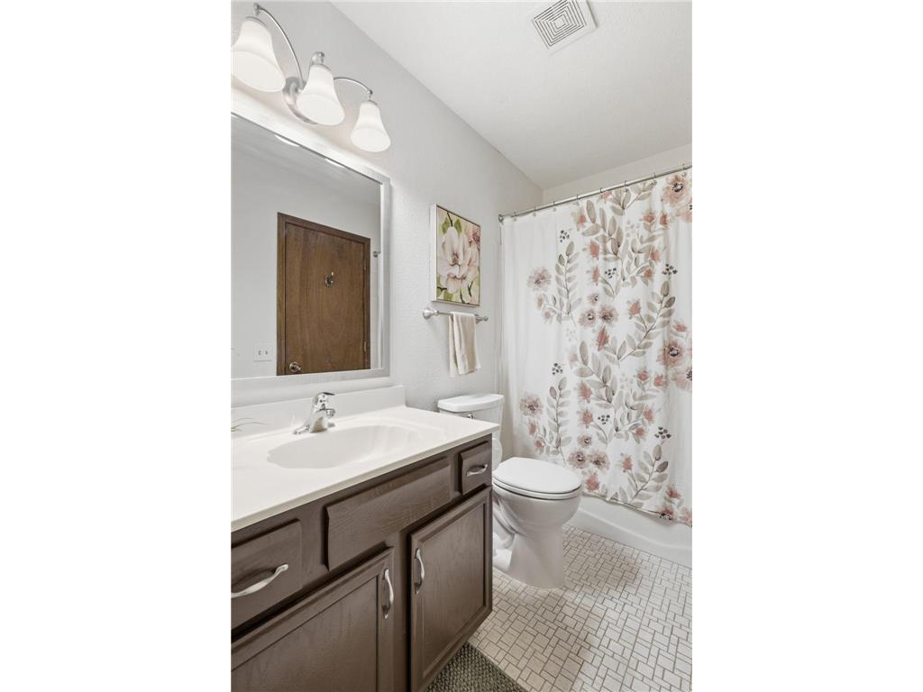 1411 Oak Leaf Lane Burnsville MN 55337 7089228 image14