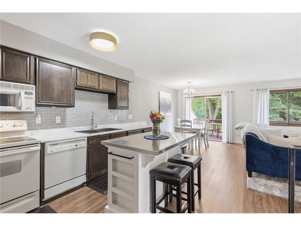 1411 Oak Leaf Lane Burnsville MN 55337 7089228 image2