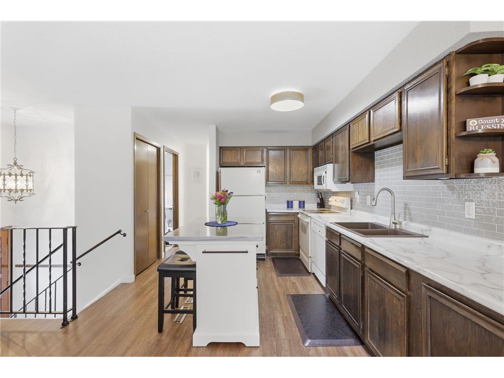 1411 Oak Leaf Lane Burnsville MN 55337 7089228 image3