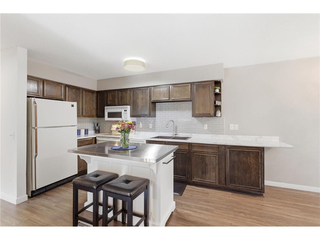 1411 Oak Leaf Lane Burnsville MN 55337 7089228 image4