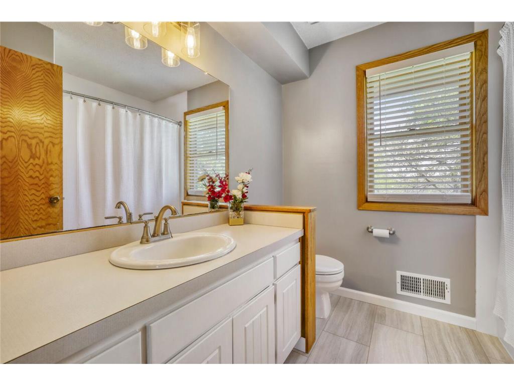 1412 Rushmore Crescent Burnsville MN 55306 7062513 image32