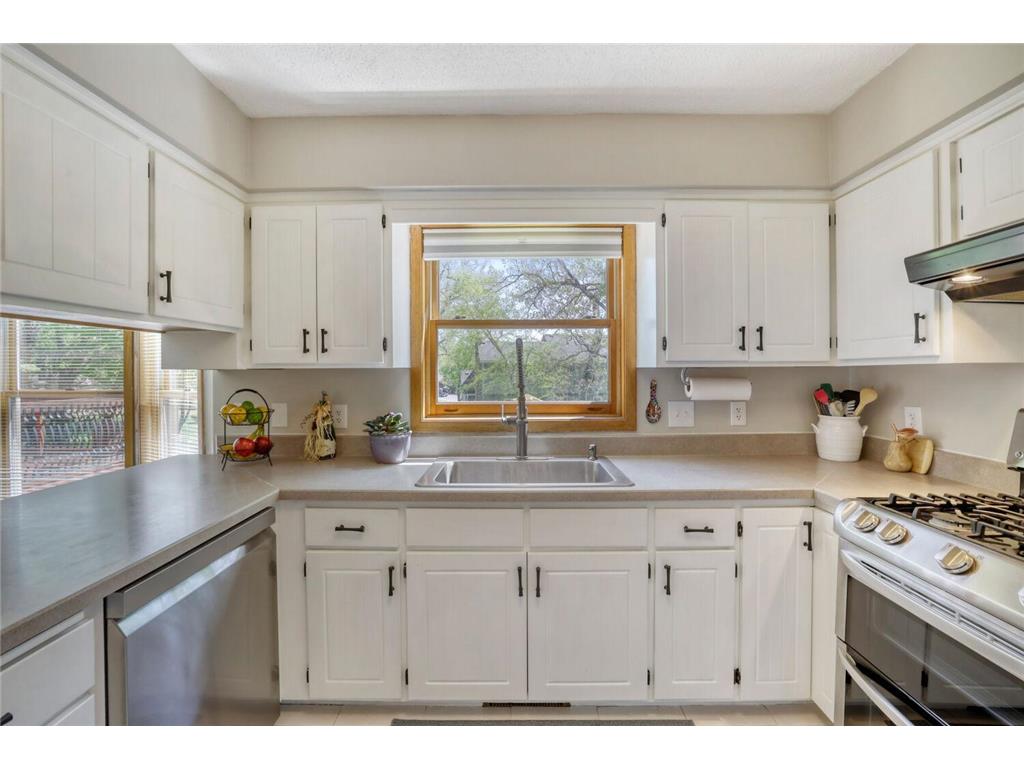 1412 Rushmore Crescent Burnsville MN 55306 7062513 image6