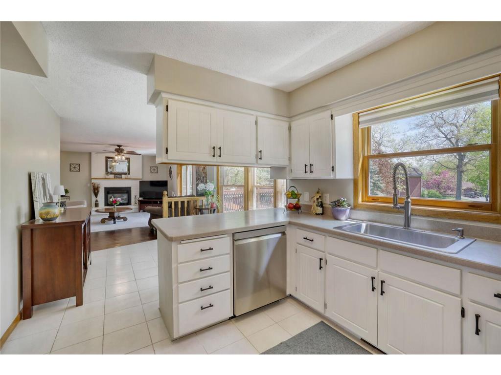 1412 Rushmore Crescent Burnsville MN 55306 7062513 image9