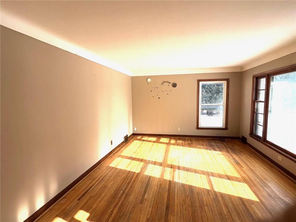 1415 Burke Avenue W Roseville MN 55113 7012032 image2