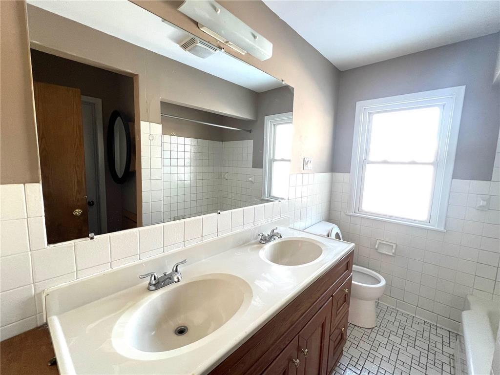 1415 Burke Avenue W Roseville MN 55113 7012032 image5