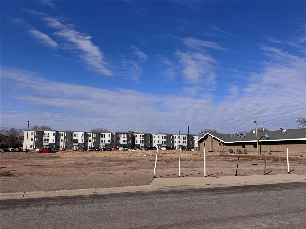 1417 E College Drive Marshall MN 56258 6687691 image1