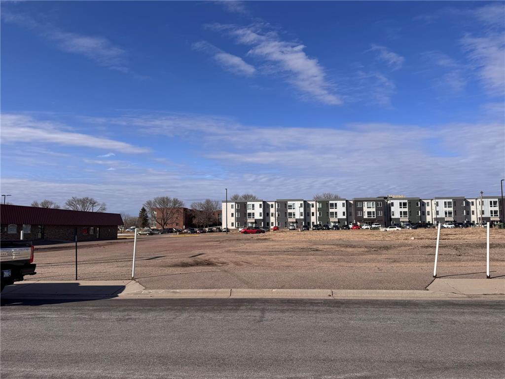 1417 E College Drive Marshall MN 56258 6687691 image2