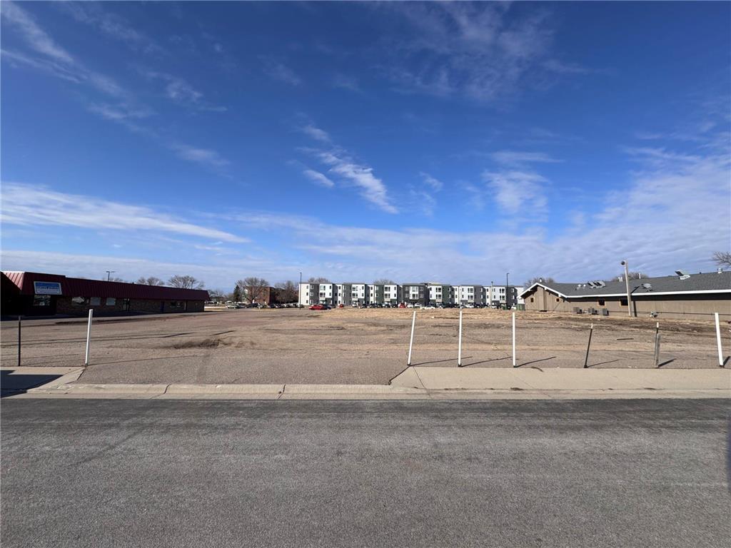 1417 E College Drive Marshall MN 56258 7039773 image3
