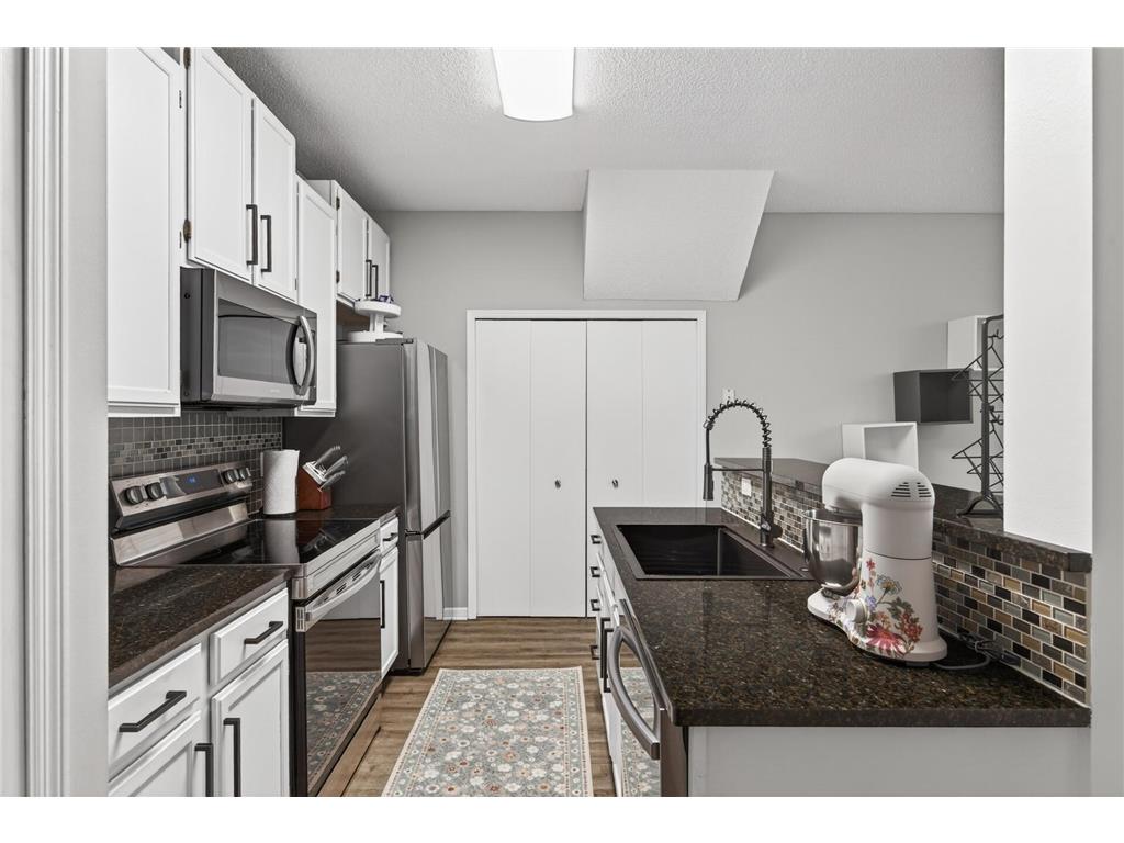 14194 Plymouth Avenue Burnsville MN 55337 7063577 image10