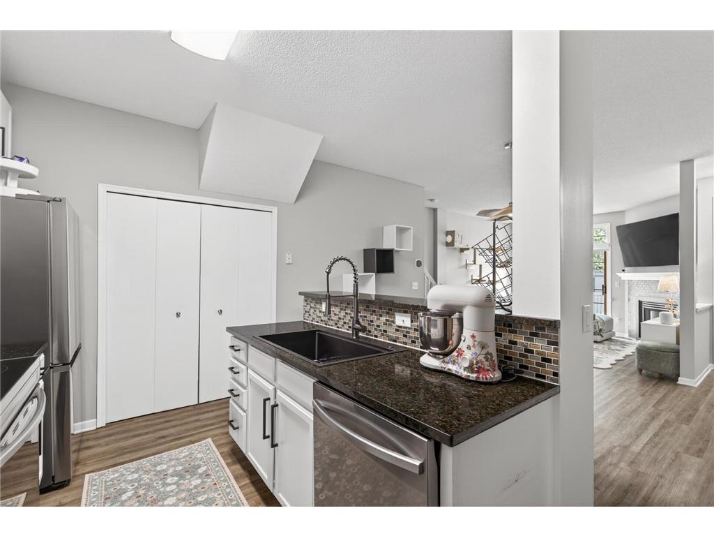14194 Plymouth Avenue Burnsville MN 55337 7063577 image11