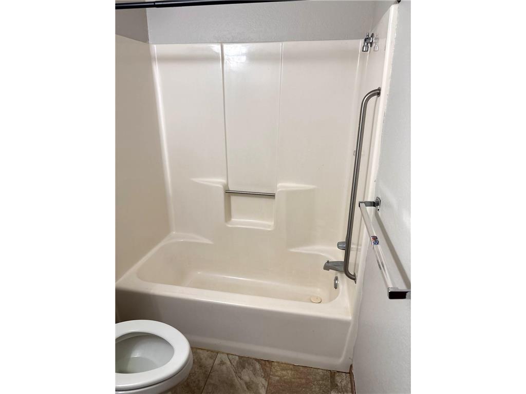 1421 Lake Avenue NW #410 Willmar MN 56201 7057599 image7