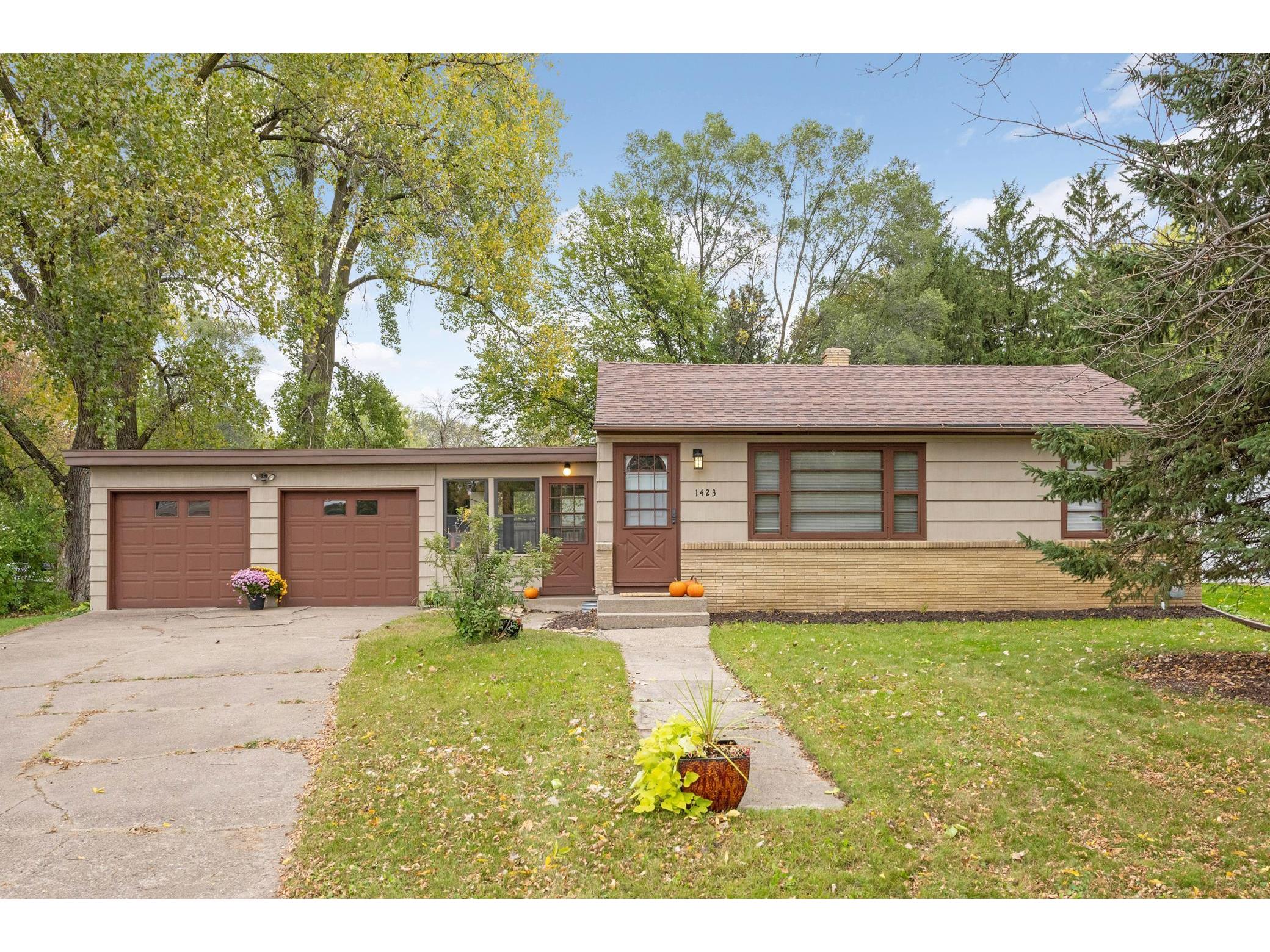 1423 County Road B E Maplewood MN 55109 6142488 image1