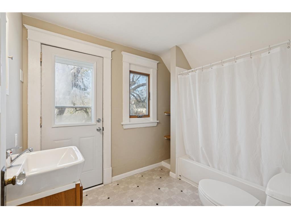 1423 Upton Avenue N Minneapolis MN 55411 6820931 image24