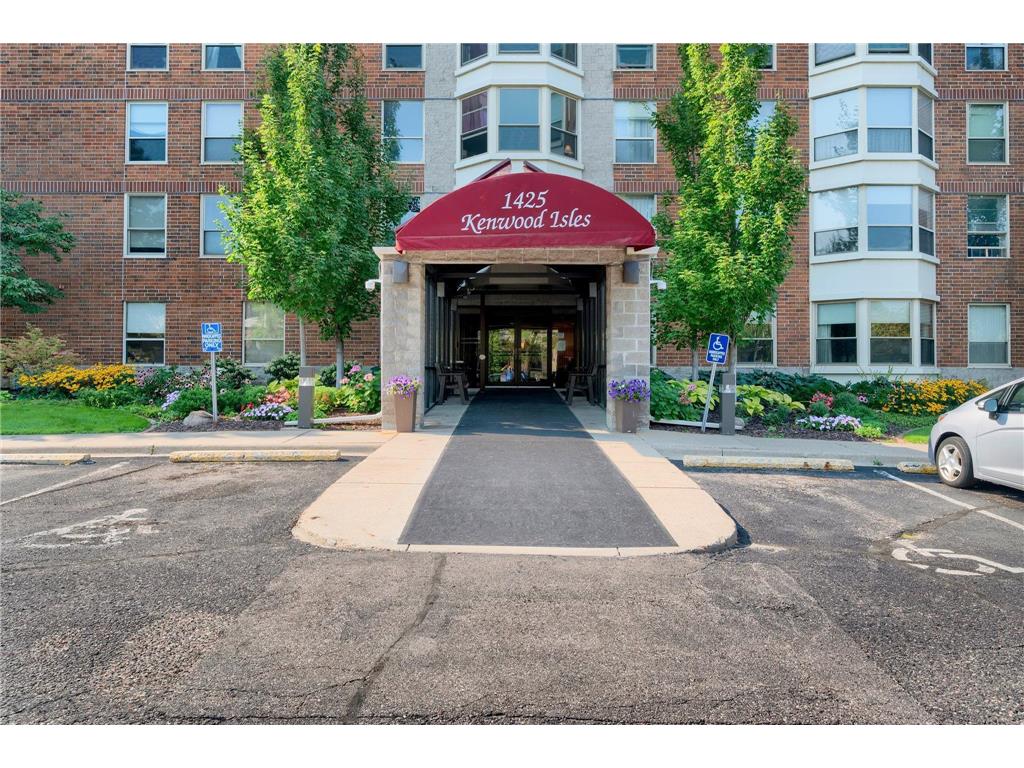 1425 28th Street W #423 Minneapolis MN 55408 6256225 image1