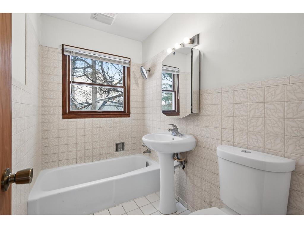 1427 Prosperity Avenue Saint Paul MN 55106 7039972 image4