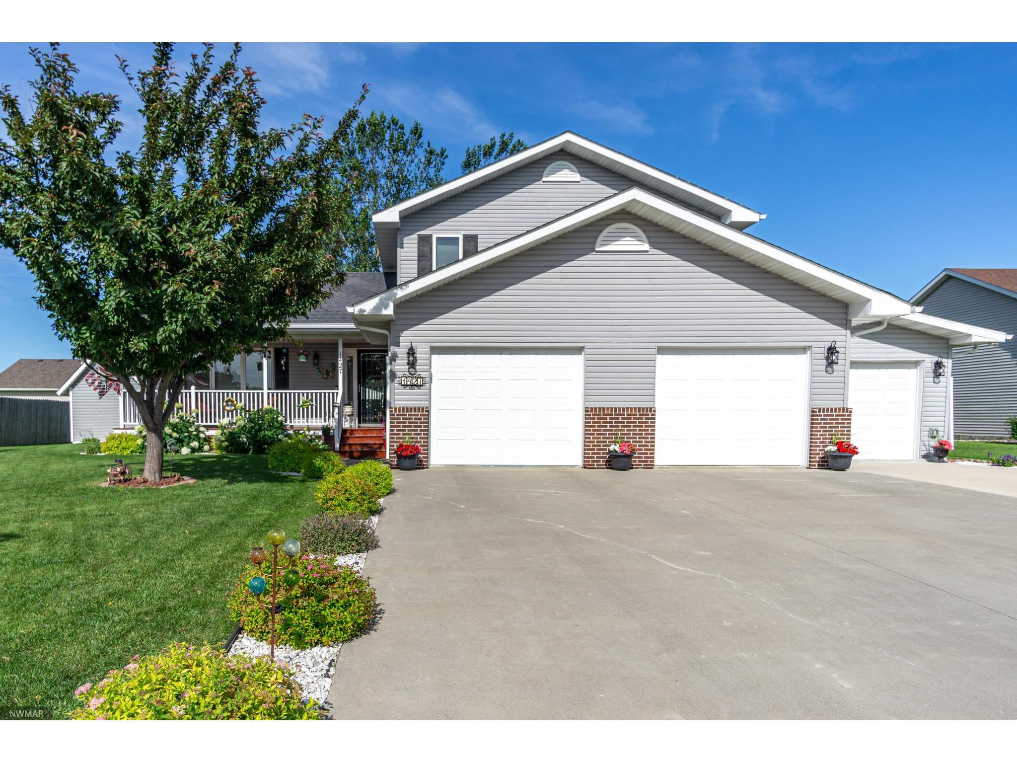 1427 Saint Johns Drive, Crookston, MN 56716 MLS 5618137 Edina Realty