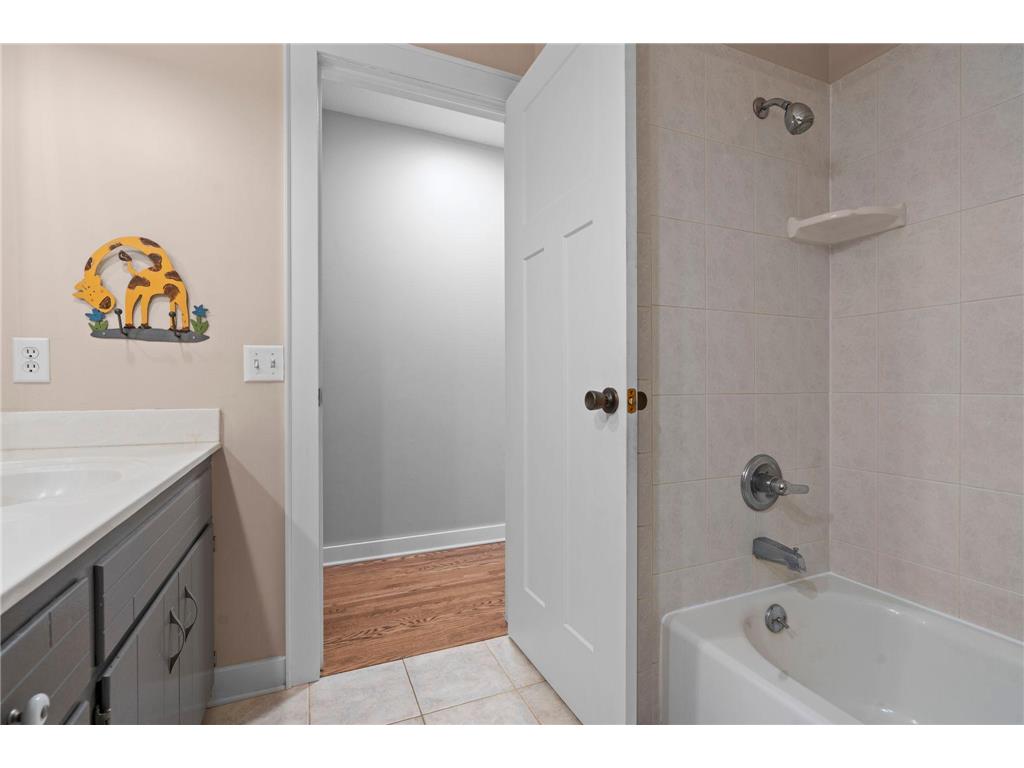14275 Garland Avenue Apple Valley MN 55124 7059841 image35